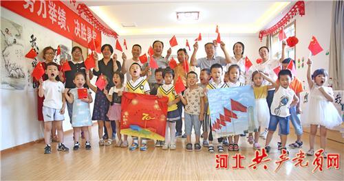 令人发指！地铁站男子猥亵女生，她的手机拍摄成为铁证！网友声援并为她点赞！